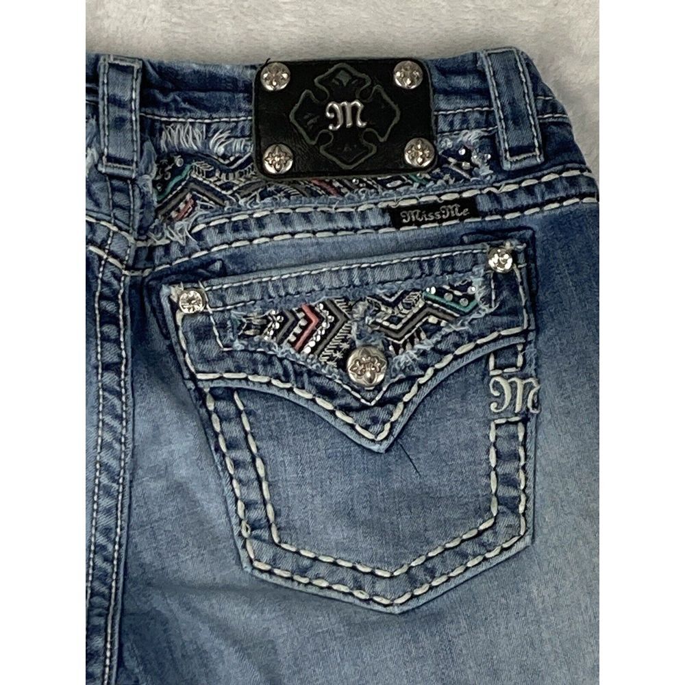Miss Me Mid Rise Easy Cropped Jeans Women's Raw hem Medium Wash Blue Size 29 - Picture 14 of 16
